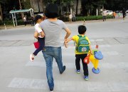 幼兒園老師透露：家長這5種接娃行為最令人反感，很多